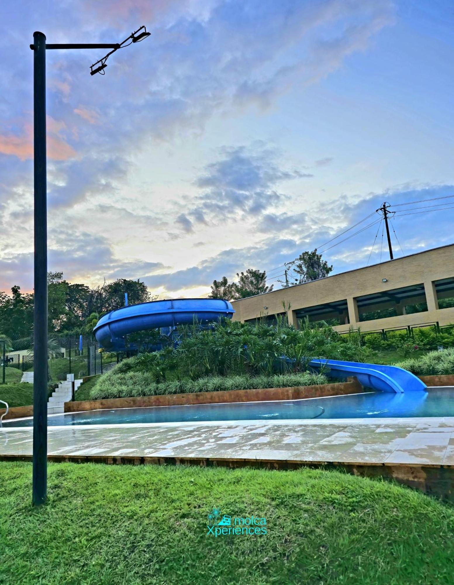 Apartamento Privado Vacacional A 5M Del Aeropuerto, 20 Minutos Del Parque Del Cafe Y Centro De Armenia Con 4 Piscinas, 3 Jacuzzi, Sauna By Molca Xperiences 3H Luaran gambar