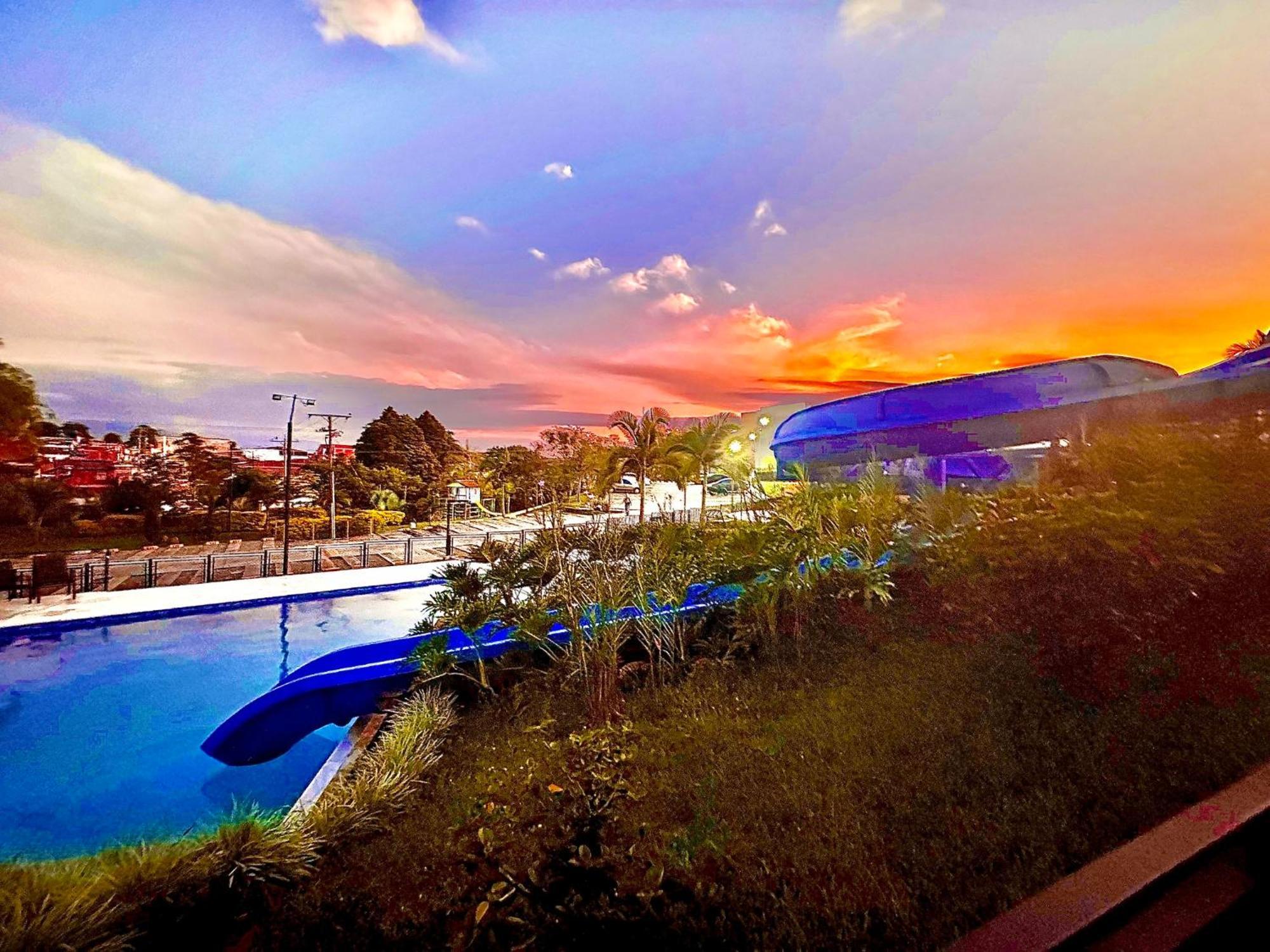 Apartamento Privado Vacacional A 5M Del Aeropuerto, 20 Minutos Del Parque Del Cafe Y Centro De Armenia Con 4 Piscinas, 3 Jacuzzi, Sauna By Molca Xperiences 3H Luaran gambar